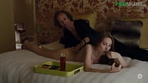 Красивая русская чикса ласкает в ванной комнате после секс забавы